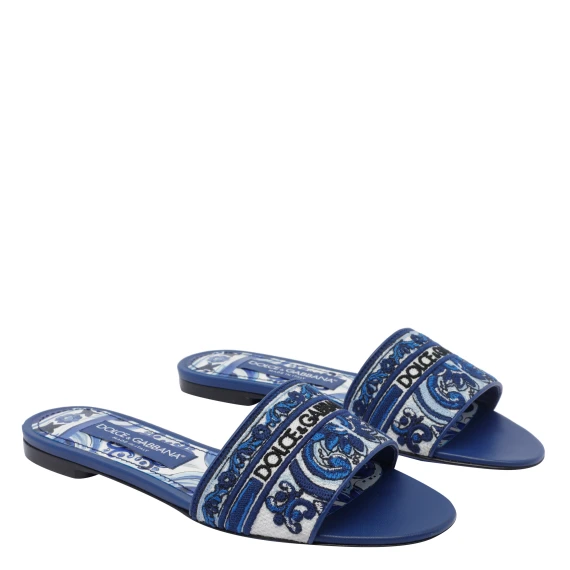 EMBROIDERED LOGO SLIDES