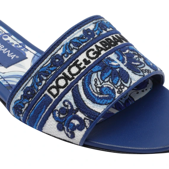 EMBROIDERED LOGO SLIDES