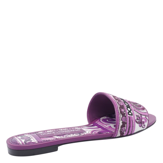 EMBROIDERED LOGO SLIDES