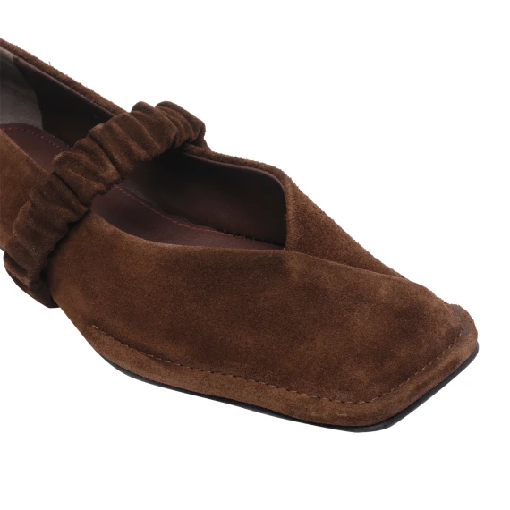 Flat shoes Brown